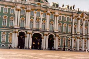 Санкт-Петербург. Вид на Зимний дворец со стороны Дворцовой площади